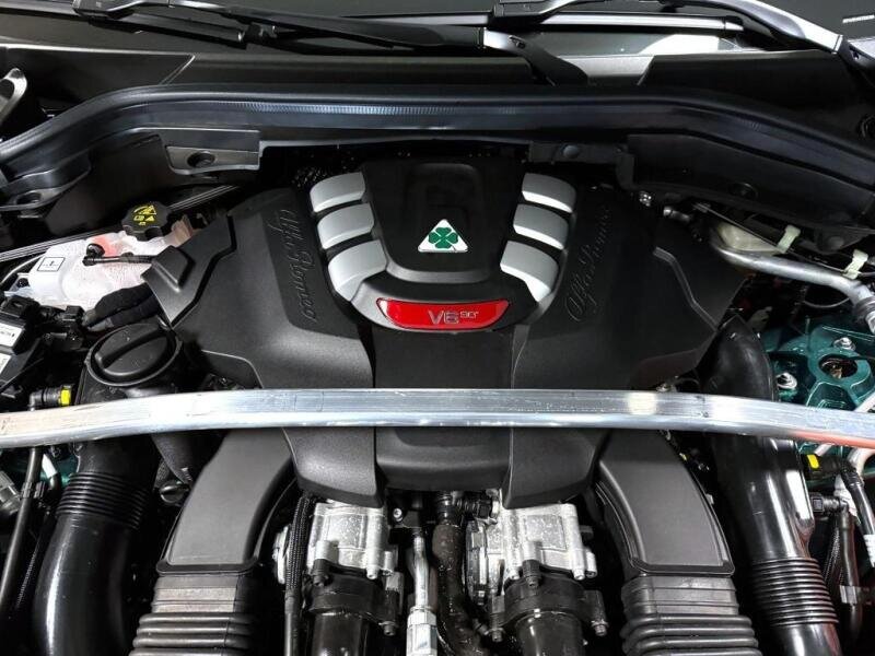 Alfa Romeo Stelvio SUV 2,9 l 382 kw