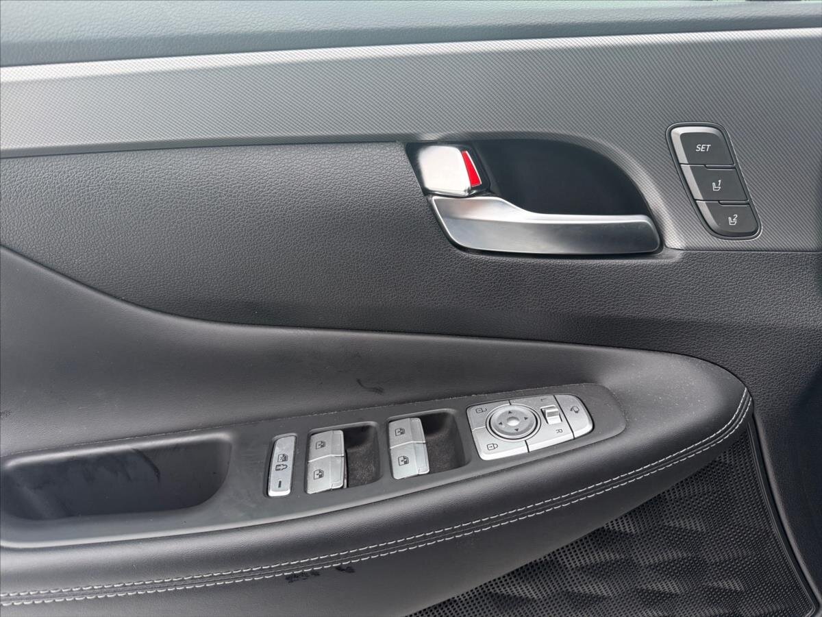 Hyundai Santa Fe SUV / Terénní 1,6 l 195 kw