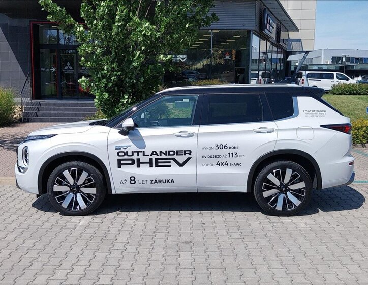 Mitsubishi Outlander SUV / Terénní 2,4 l 225 kw