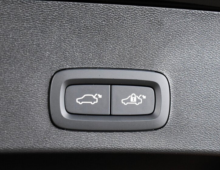 Volvo XC40 SUV / Terénní 2,0 l 145 kw