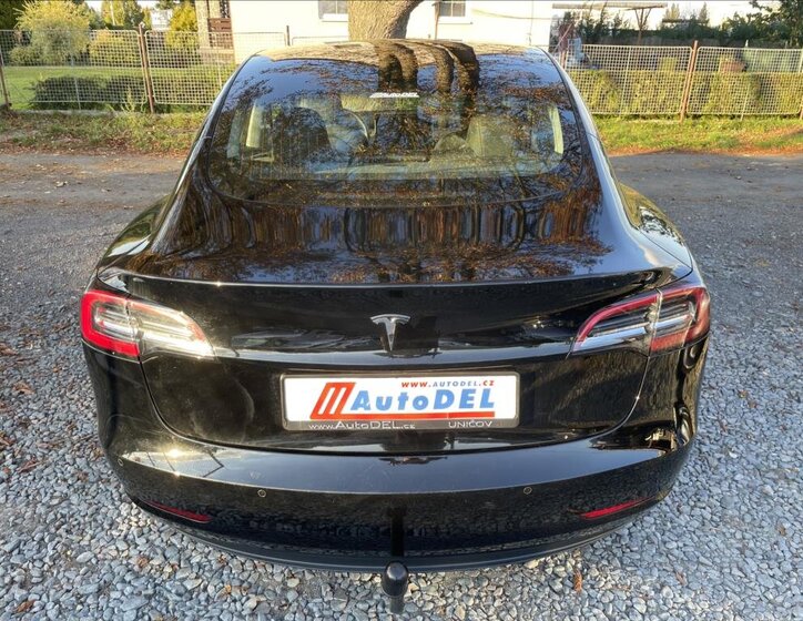 Tesla Model 3 Sedan 0,0 239 kw