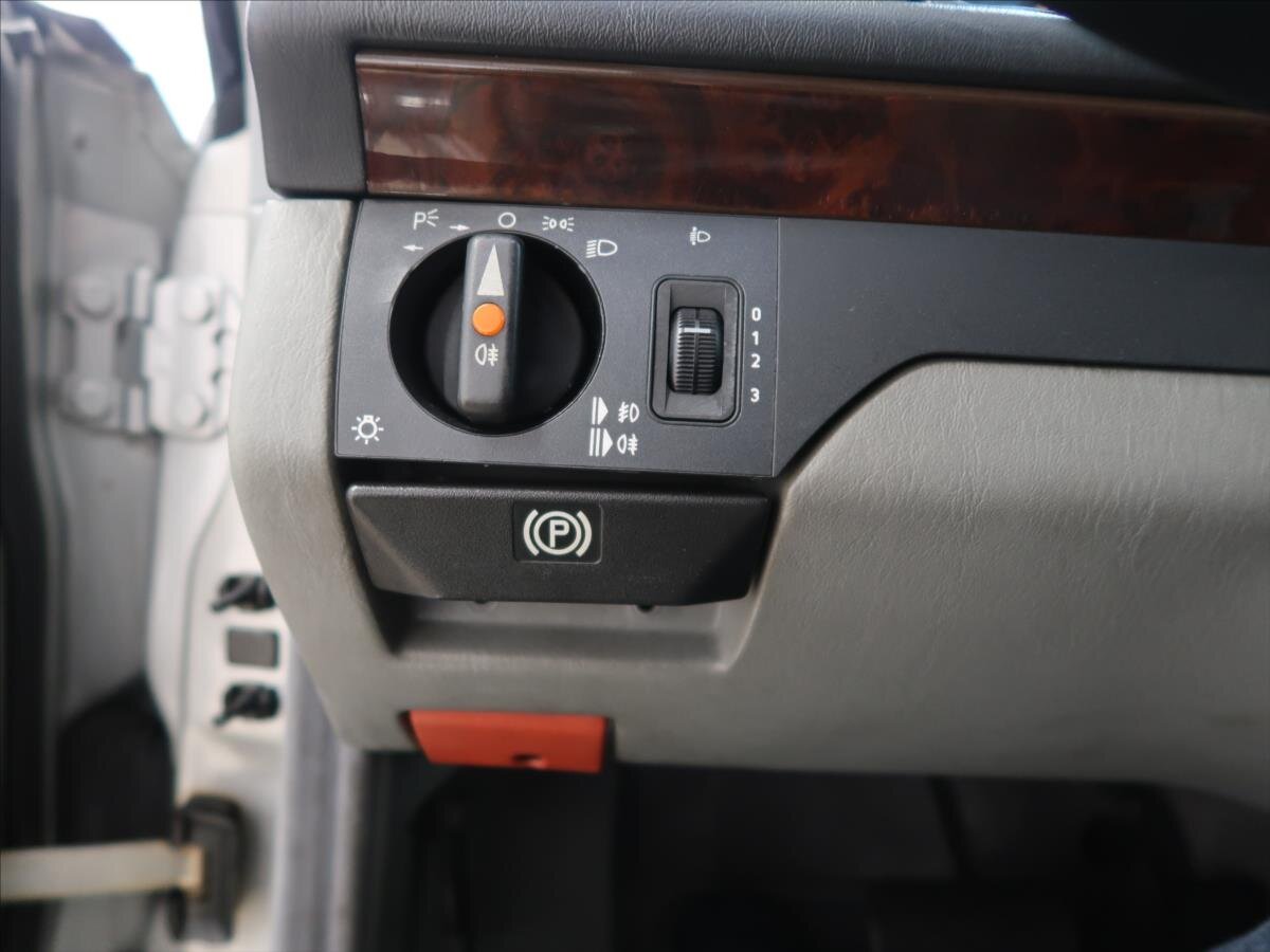 Mercedes-Benz 124 Kupé 3,0 l 162 kw