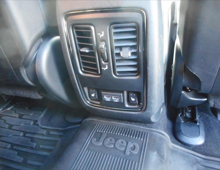 Jeep Grand Cherokee 27