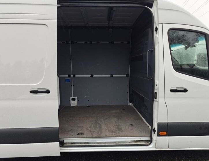 Mercedes-Benz Sprinter 14