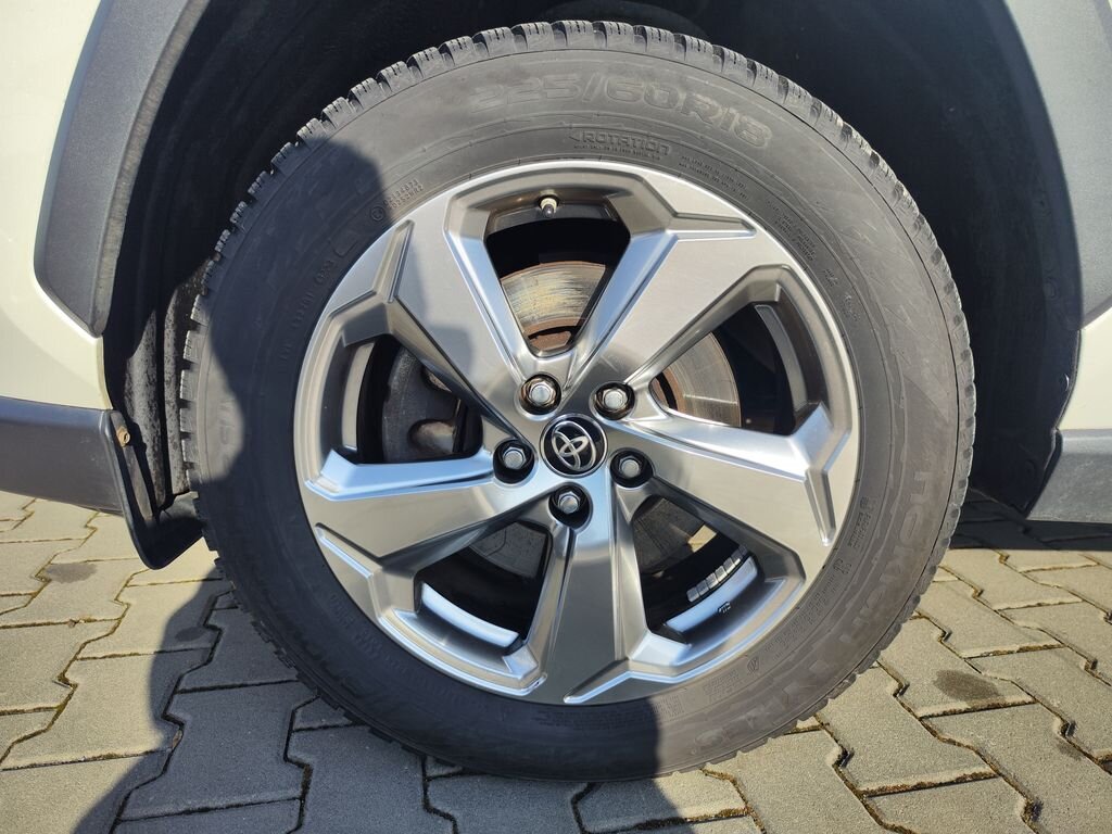 Toyota RAV4 SUV / Terénní 2,5 l 163 kw