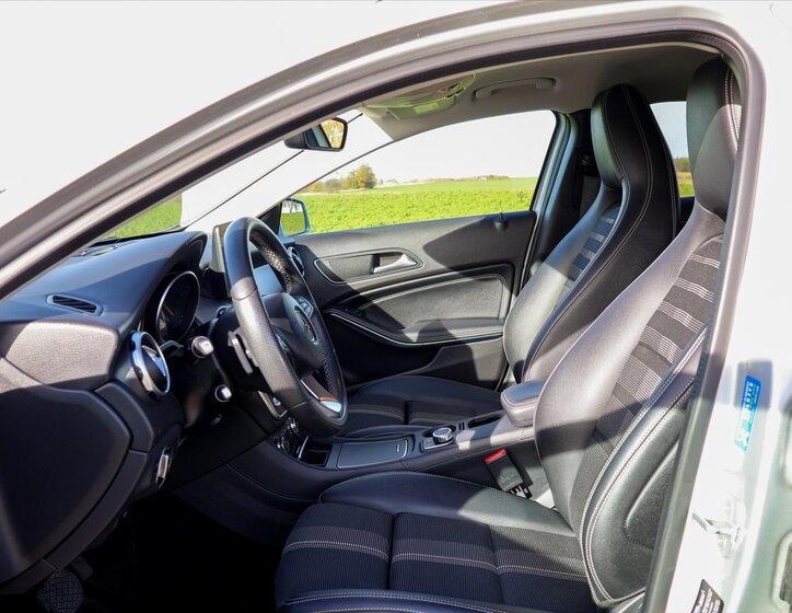 Mercedes-Benz GLA 11