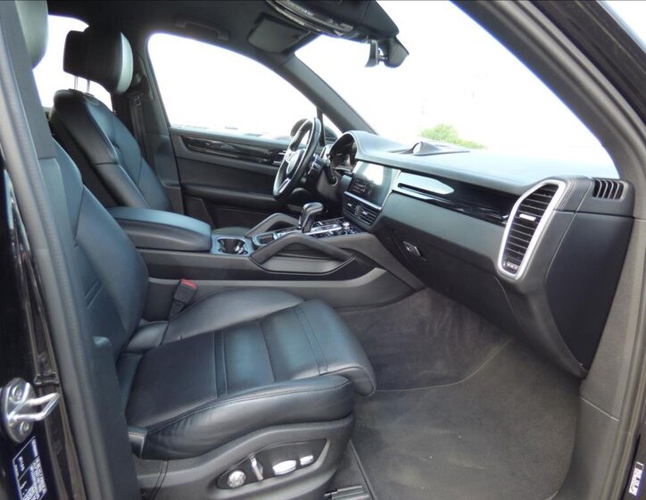 Porsche Cayenne SUV 2,9 l 324 kw