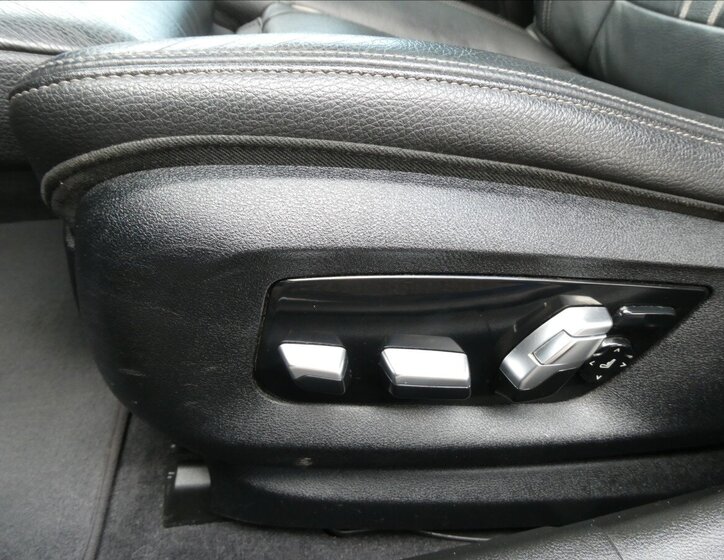 BMW Řada 5 Kombi 3,0 l 235 kw