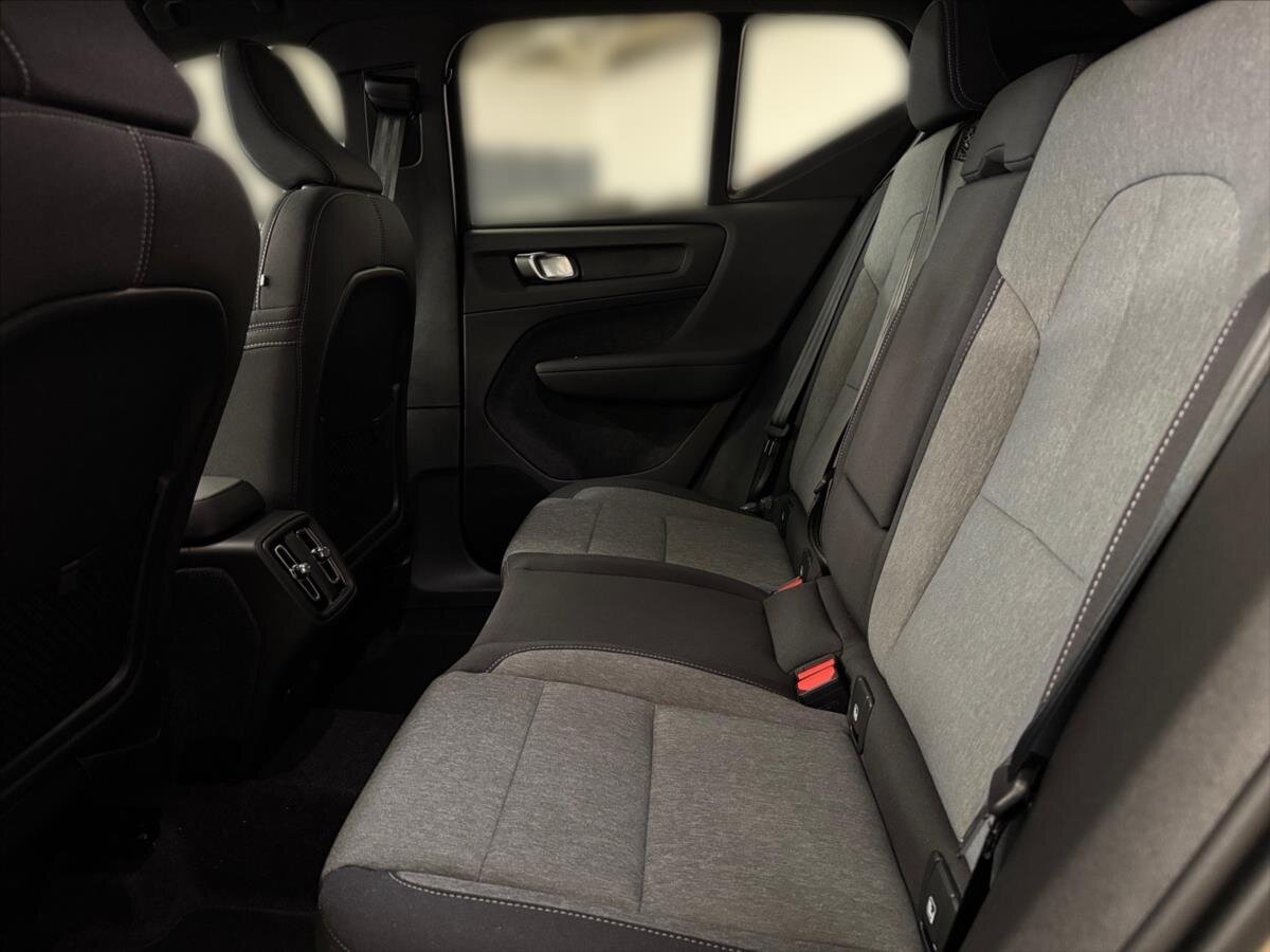 Volvo XC40 SUV / Terénní 2,0 l 120 kw