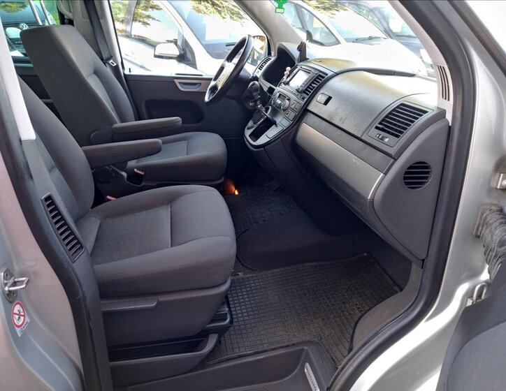 Volkswagen Multivan 13
