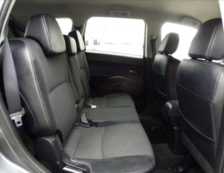 Citroën C-Crosser SUV 2,2 l 115 kw