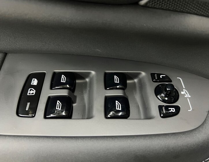 Volvo XC90 SUV / Terénní 2,0 l 184 kw