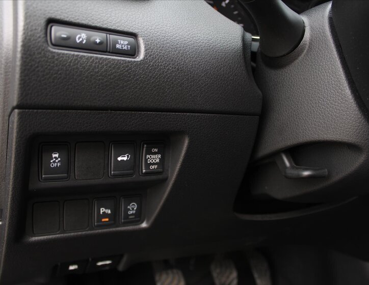 Nissan X-Trail SUV 1,6 l 96 kw