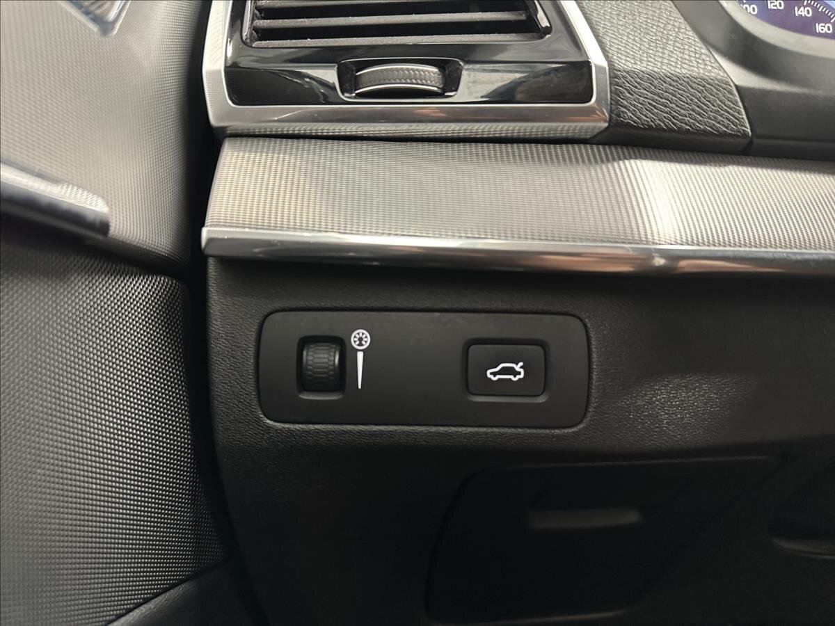 Volvo XC90 SUV 2,0 l 173 kw