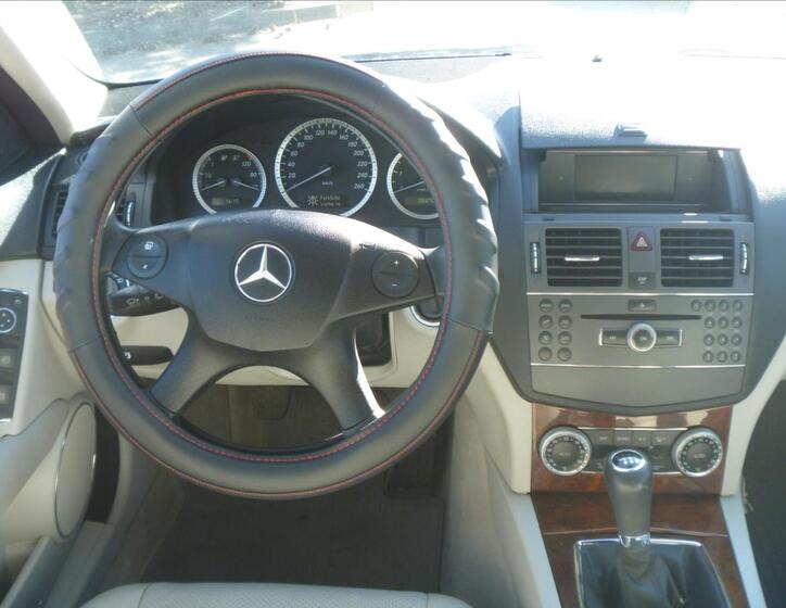 Mercedes-Benz Třídy C Kombi 2,1 l 100 kw