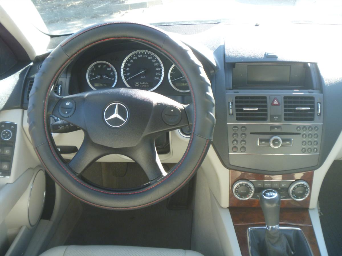 Mercedes-Benz Třídy C Kombi 2,1 l 100 kw