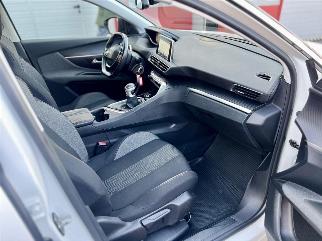 Peugeot 3008 SUV / Terénní 1,2 l 96 kw