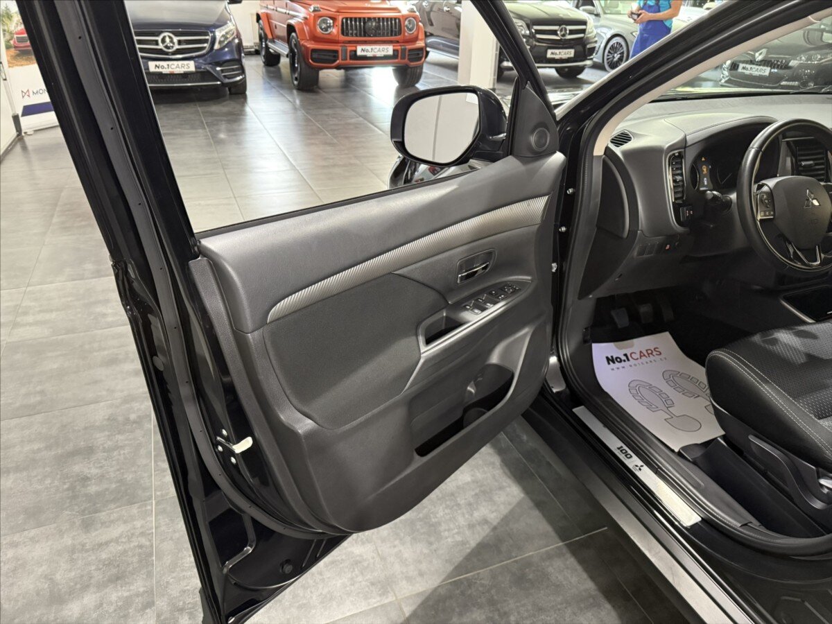 Mitsubishi Outlander SUV / Terénní 2,3 l 110 kw