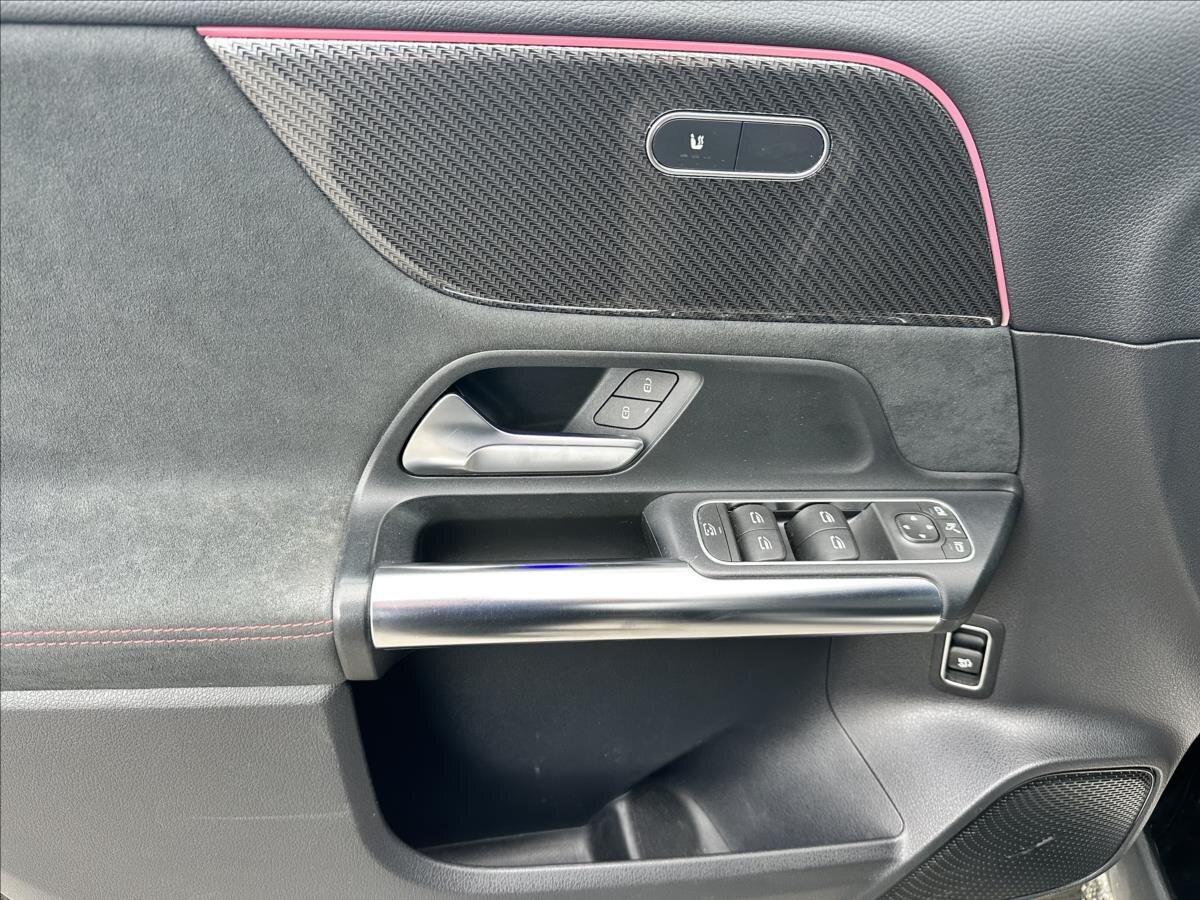 Mercedes-Benz GLA SUV / Terénní 2,0 l 165 kw