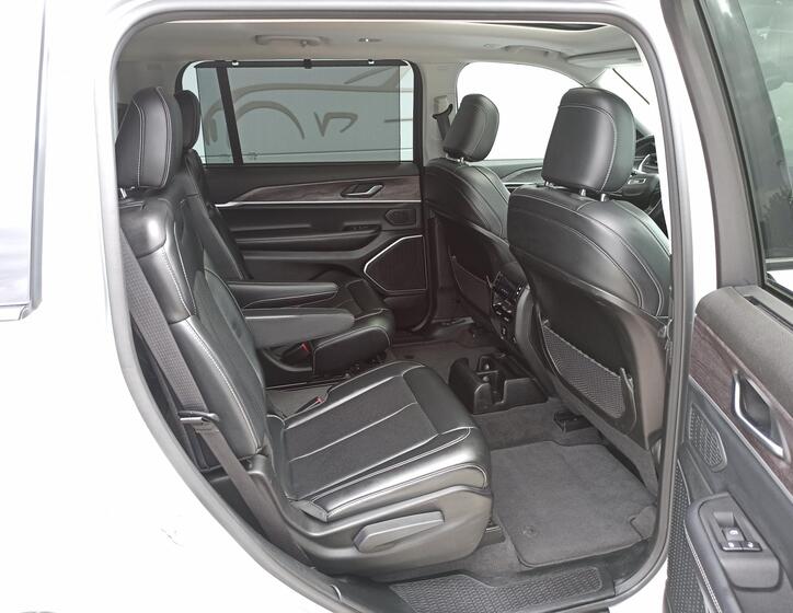 Jeep Grand Cherokee 12