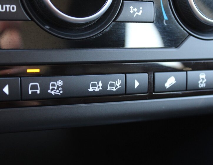 Land Rover Discovery Sport SUV / Terénní 2,0 l 110 kw