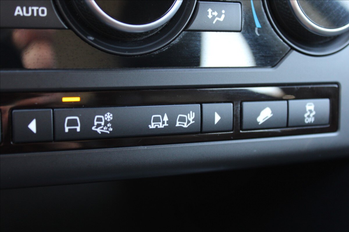 Land Rover Discovery Sport SUV / Terénní 2,0 l 110 kw