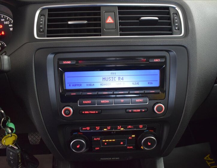 Volkswagen Jetta Sedan / Limuzína 1,2 l 77 kw