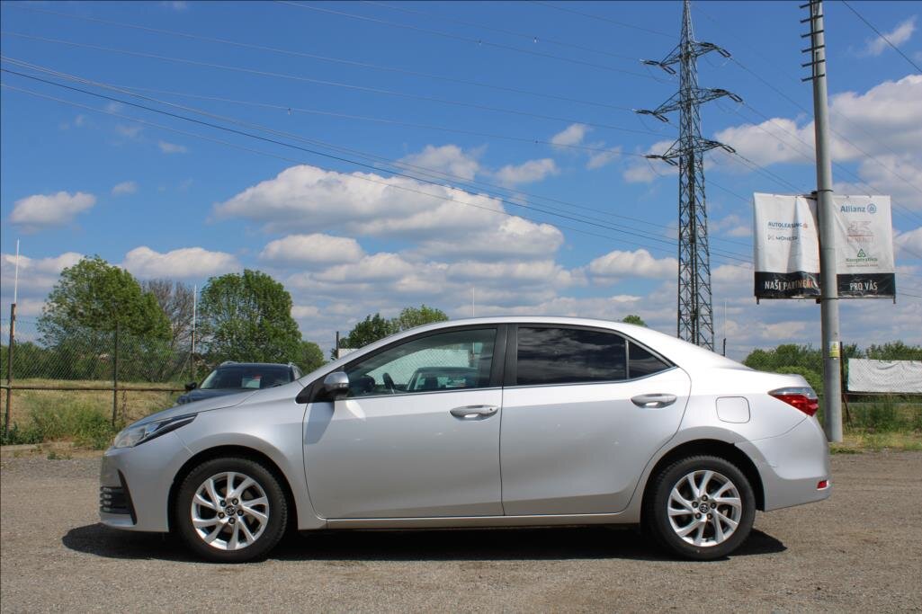 Toyota Corolla Sedan / Limuzína 1,6 l 97 kw