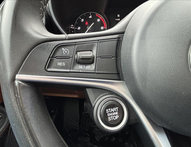 Alfa Romeo Giulia Sedan / Limuzína 2,1 l 132 kw