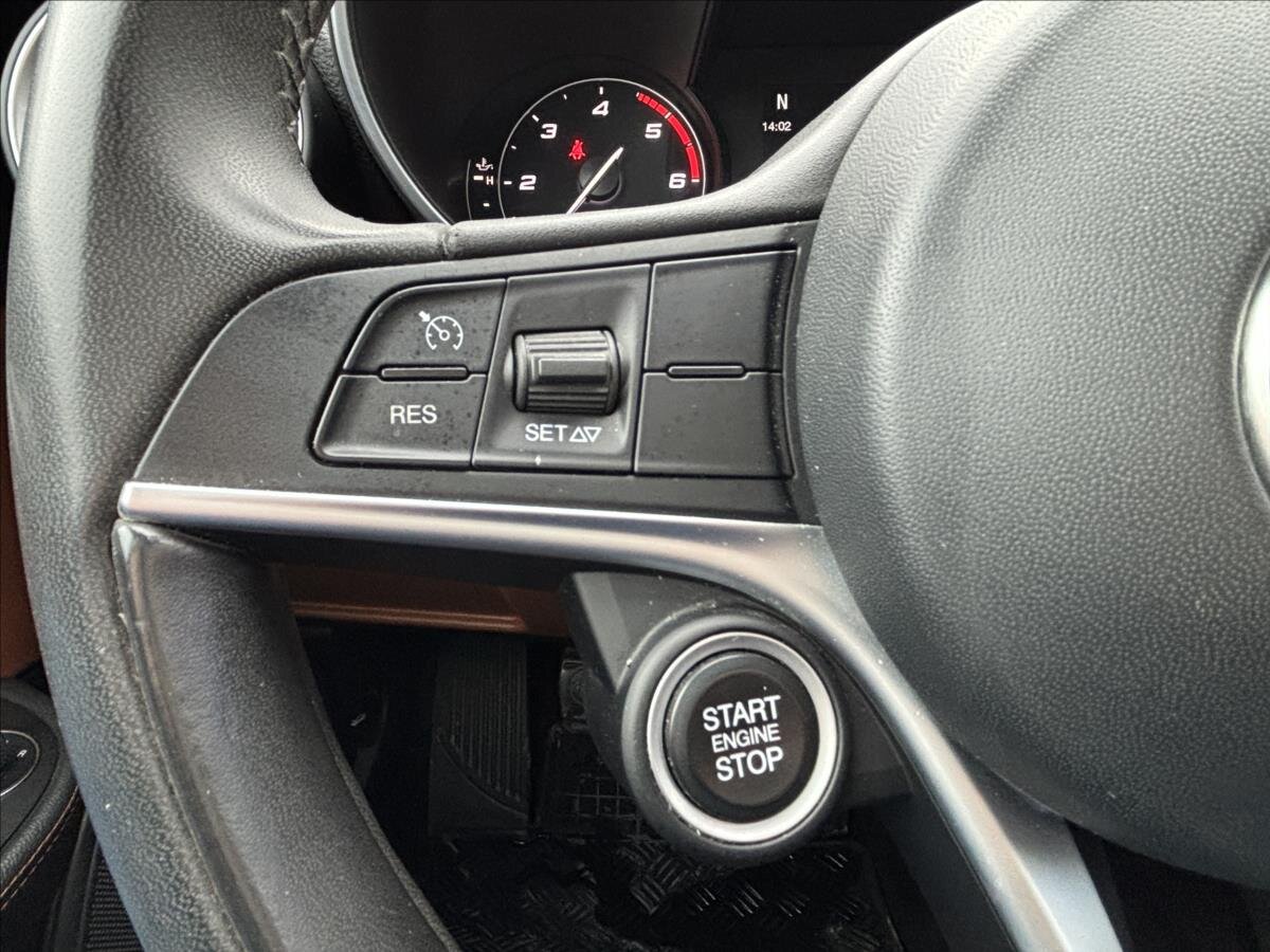 Alfa Romeo Giulia Sedan / Limuzína 2,1 l 132 kw