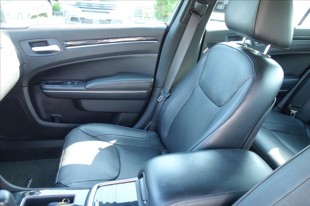 Lancia Thema Sedan 3,0 l 140 kw