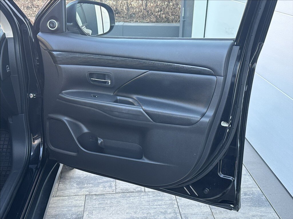 Mitsubishi Outlander SUV / Terénní 2,3 l 110 kw