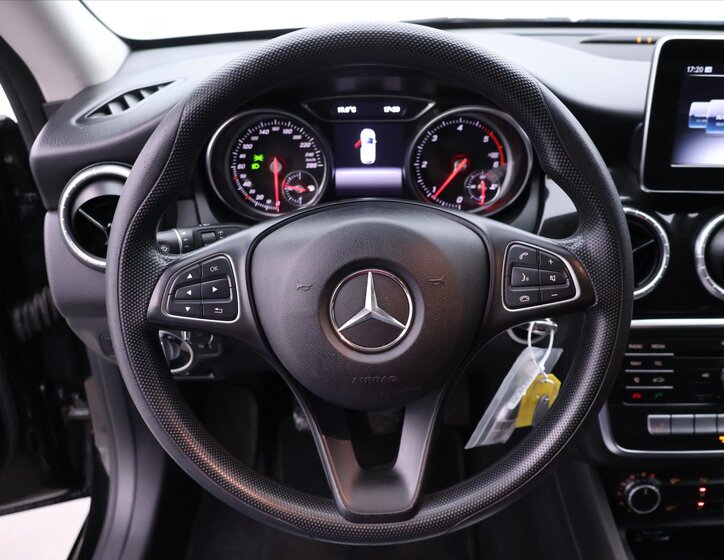 Mercedes-Benz CLA Kombi 1,5 l 80 kw