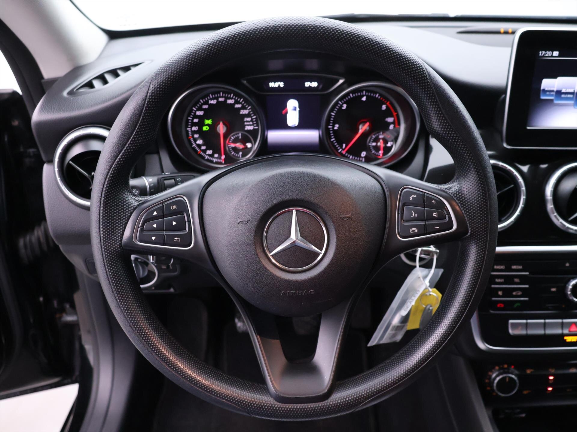 Mercedes-Benz CLA Kombi 1,5 l 80 kw