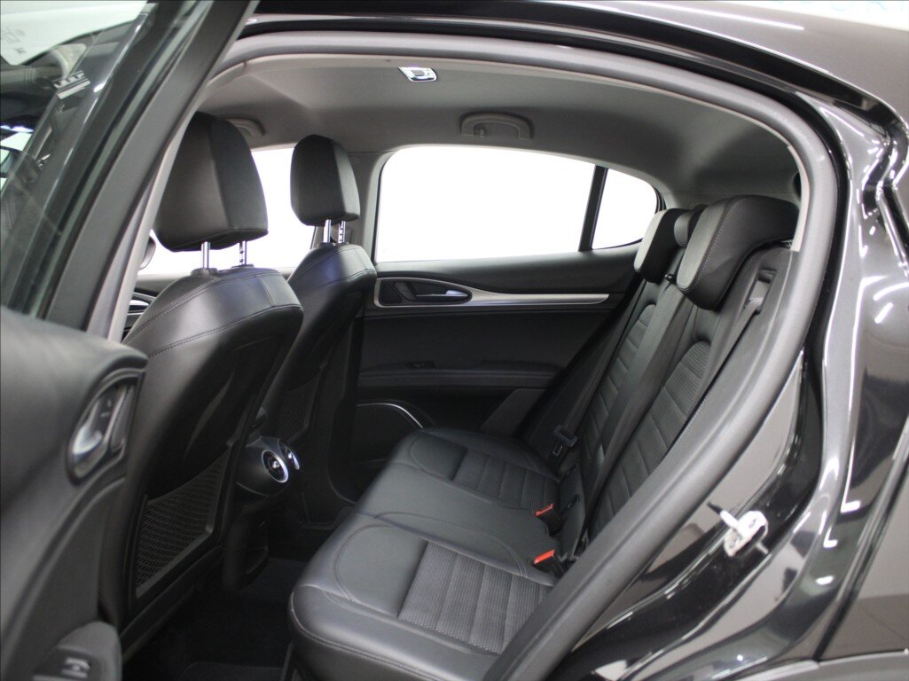 Alfa Romeo Stelvio SUV / Terénní 2,1 l 140 kw