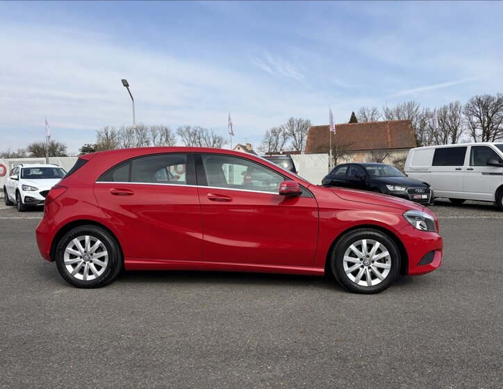 Mercedes-Benz Třídy A Hatchback 1,6 l 90 kw