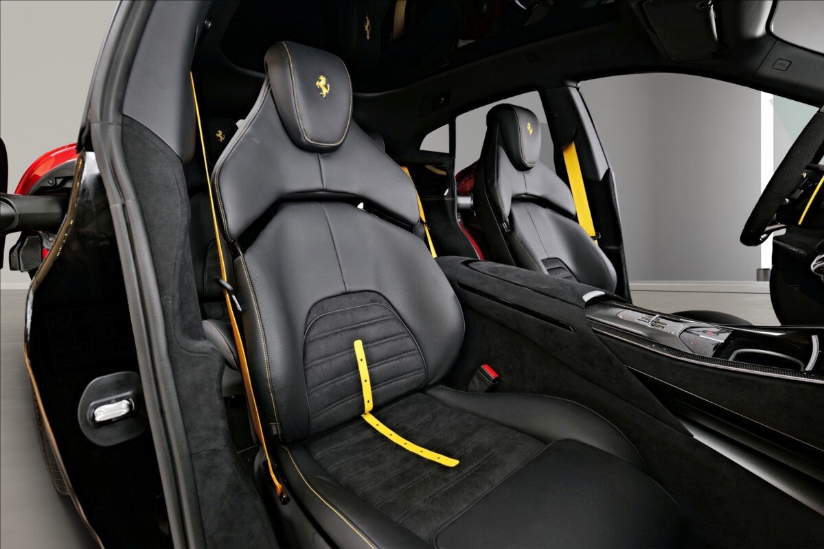 Ferrari Purosangue SUV / Terénní 6,5 l 529 kw