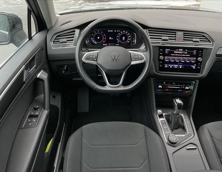 Volkswagen Tiguan 8