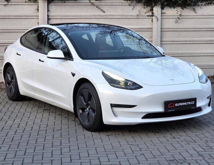 Tesla Model 3 1