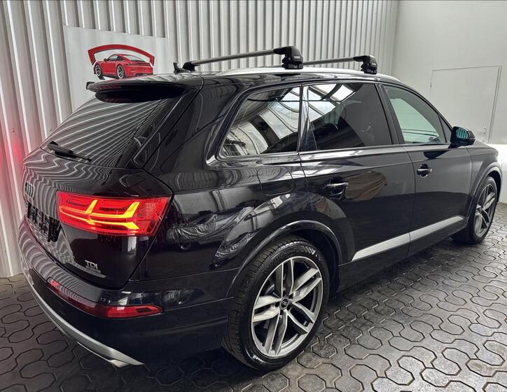 Audi Q7 8