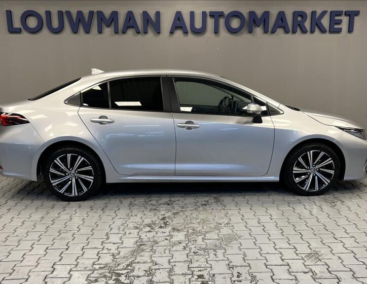 Toyota Corolla Sedan 1,5 l 92 kw