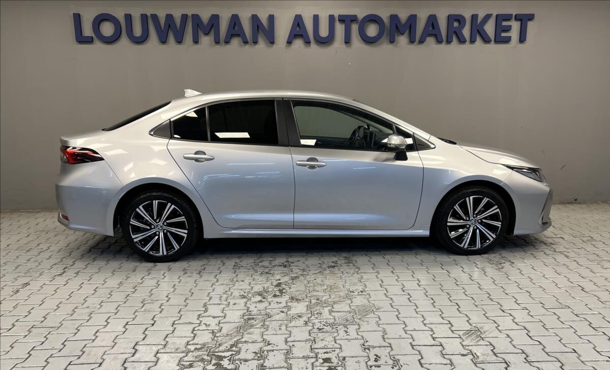 Toyota Corolla Sedan 1,5 l 92 kw