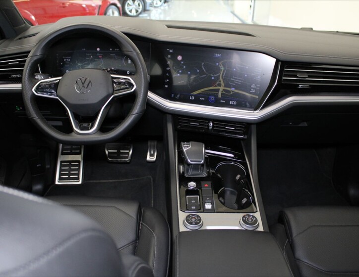 Volkswagen Touareg 8