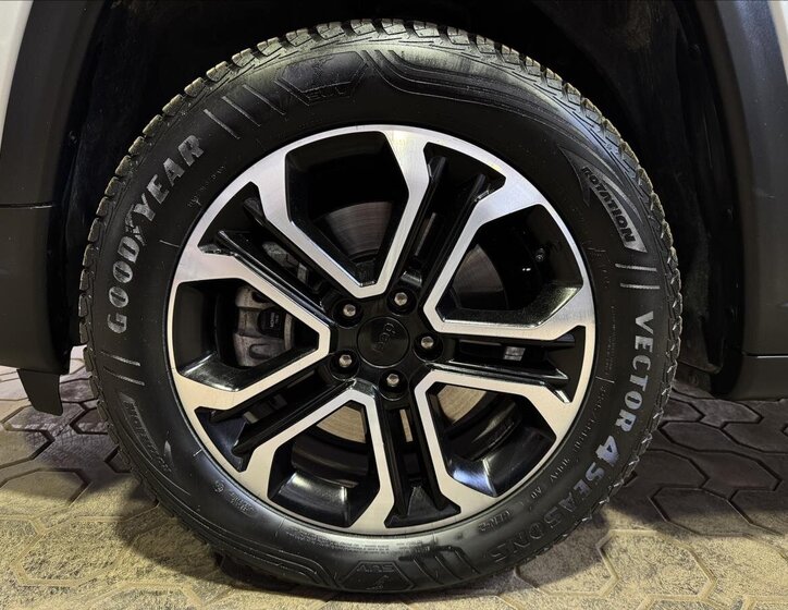Jeep Compass SUV / Terénní 1,3 l 140 kw
