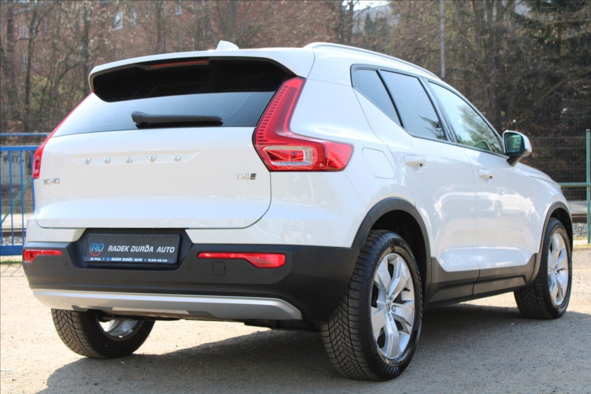 Volvo XC40 SUV / Terénní 2,0 l 140 kw