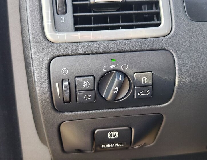 Volvo XC70 Kombi 2,4 l 151 kw