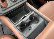 Land Rover Defender SUV / Terénní 4,4 l 467 kw