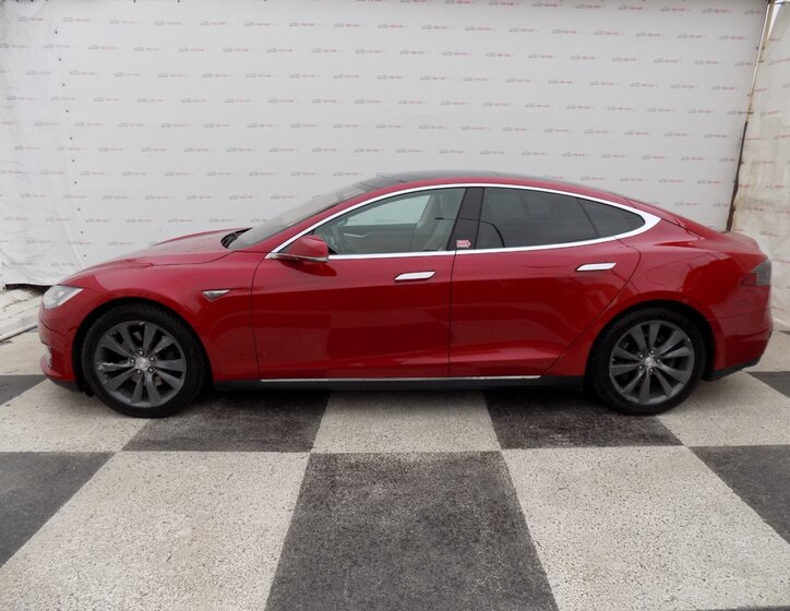 Tesla Model S 2