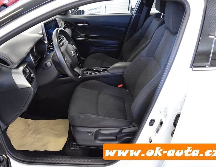Toyota C-HR Hatchback 1,8 l 0