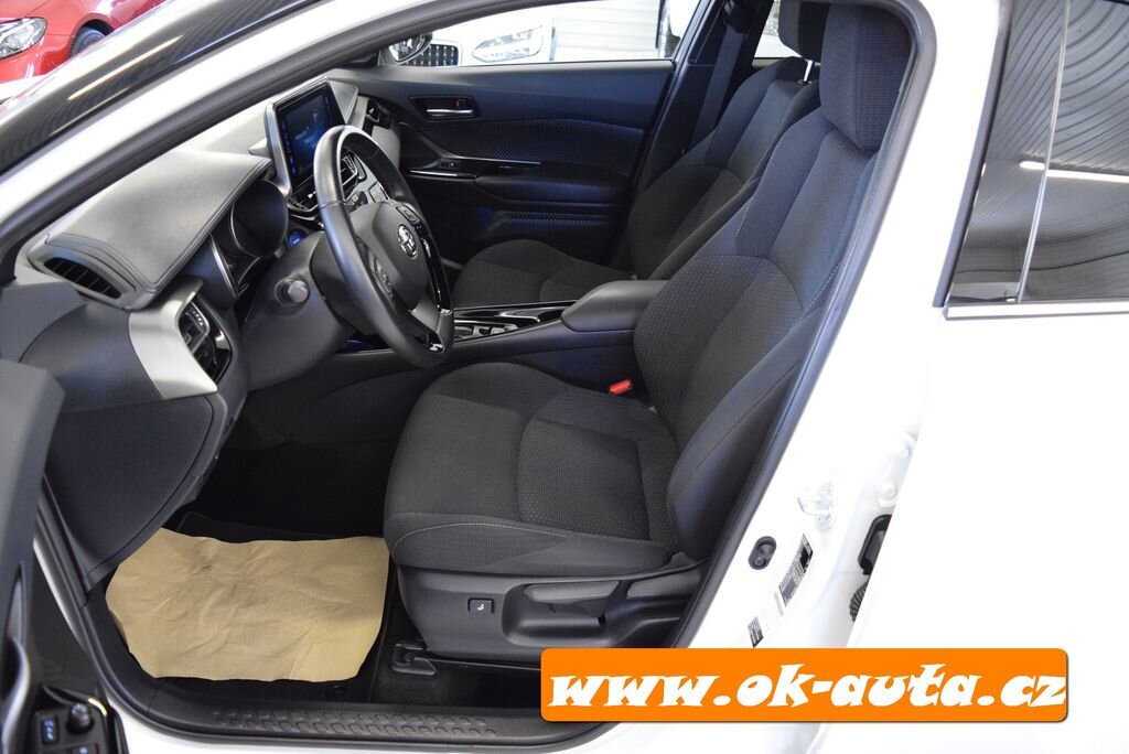Toyota C-HR Hatchback 1,8 l 0